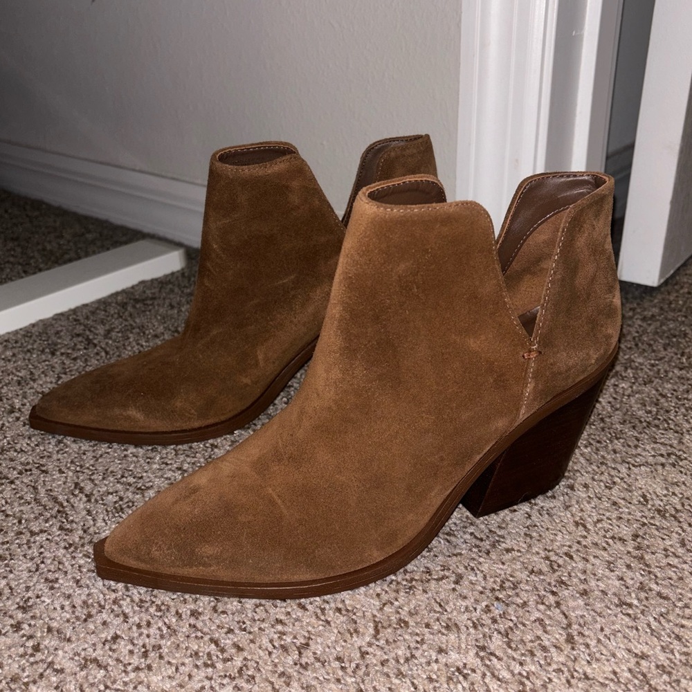 NWOT Gianni Bini Ankle Boots